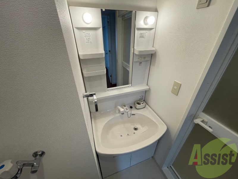 洗面設備　洗面台。身支度にはかかせないですよね～。