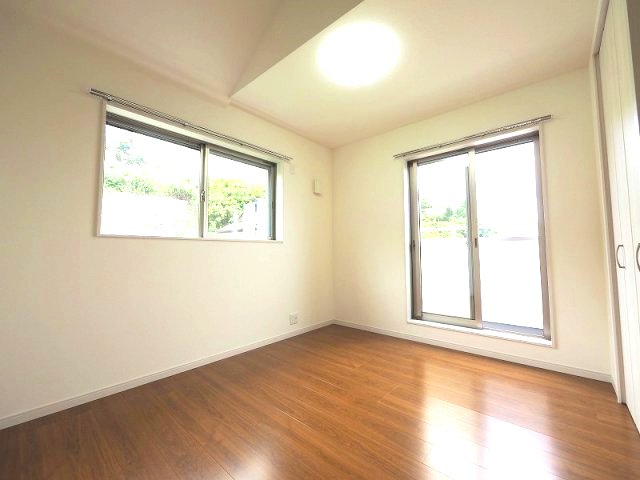 居室・リビング　最上階・２面採光で明るい居室