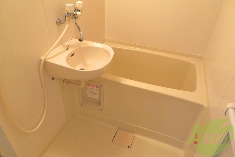 バス・シャワールーム　バスルームはユニットタイプでお掃除もしやすそうですね