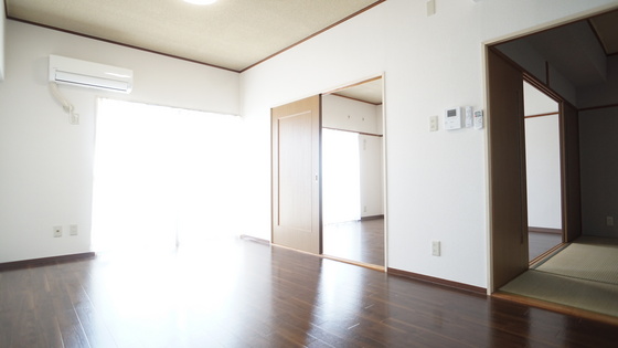 居室・リビング　リビング