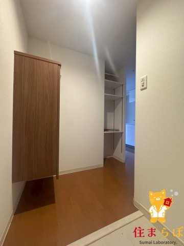 玄関　「気になったら、LINEで気軽に相談できますよ。」