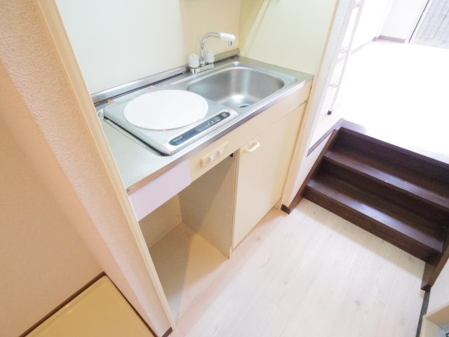 キッチン　コンパクトなキッチンで掃除もラクラク