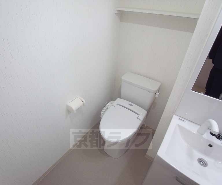 トイレ　ウォシュレットもちろん付いてます