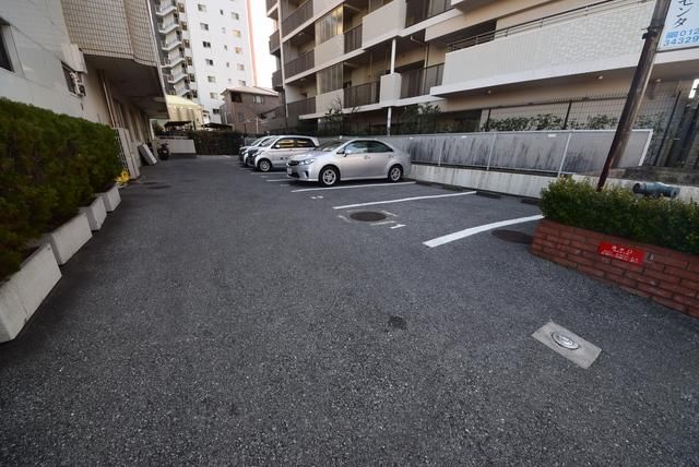 駐車場　敷地内駐車場