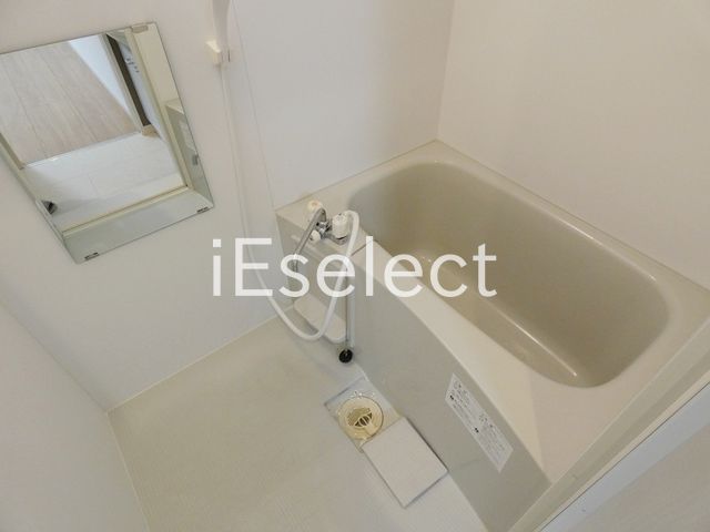 バス・シャワールーム　清潔感のあるバスルームです