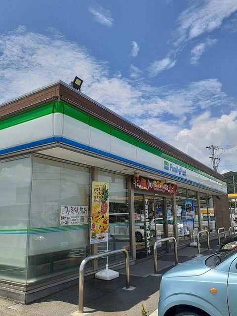 コンビニ　ファミリーマート 和歌山直川店様（コンビニ）まで627m