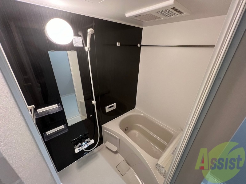 バス・シャワールーム　清潔感のある浴室ですね。機能性も使い勝手も良さそうです。