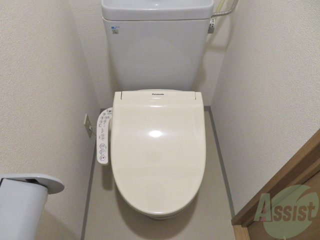 トイレ　トイレはウォシュレット付きで嬉しいですね。