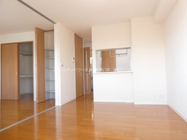 居室・リビング　写真は105号室です（参考）