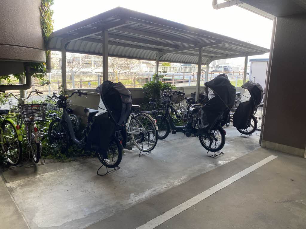 その他共有部分　屋根付き駐輪場