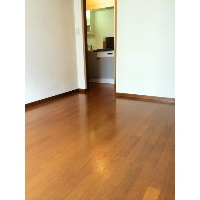 居室・リビング　清潔感のあるフローリングのお部屋です