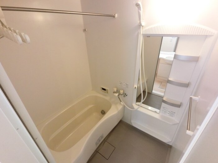 バス・シャワールーム　換気暖房乾燥機付き浴室