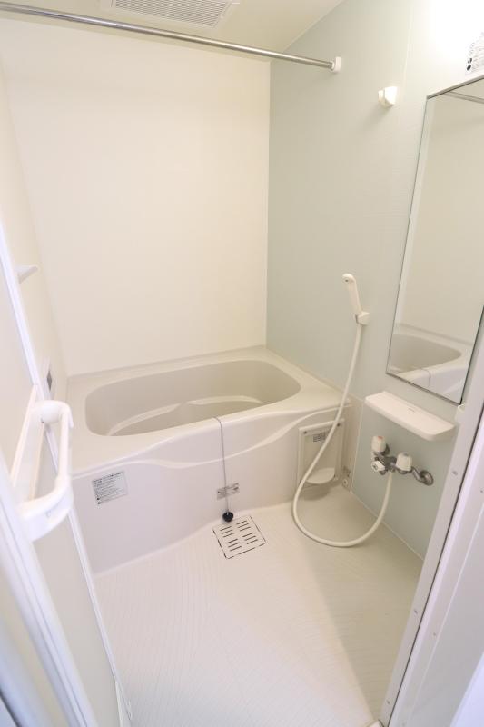 バス・シャワールーム　2　追い焚き、浴室乾燥機付きバス