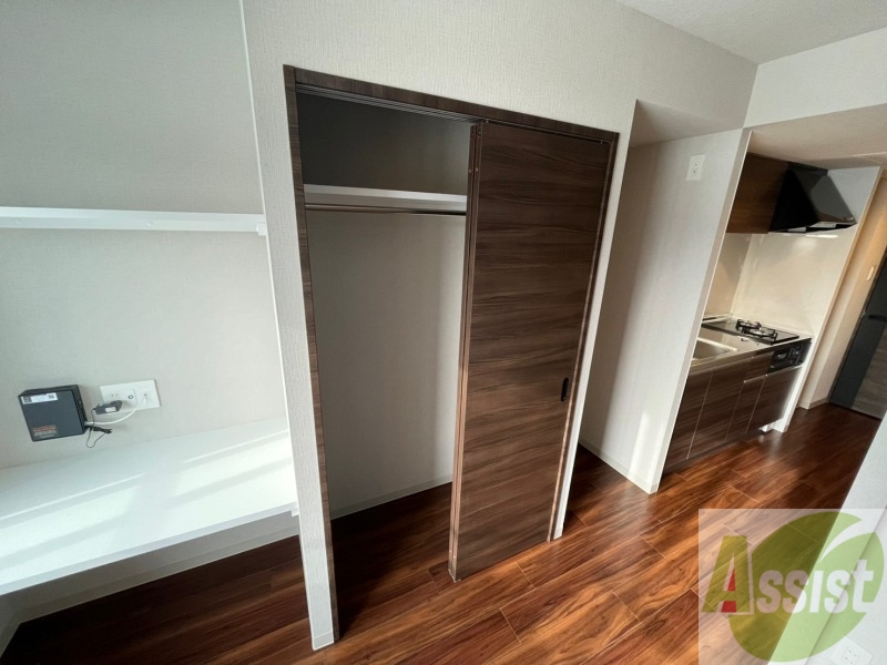 収納　クローゼットは奥行きもあり、荷物が多い方でも安心です。