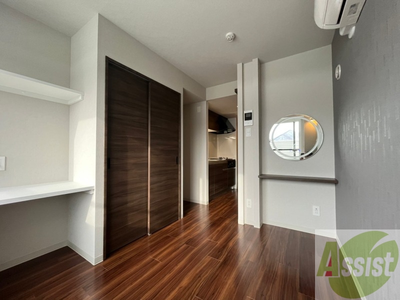 その他部屋・スペース　寝室はこちらです。光が差し込む、温かみのあるお部屋です。