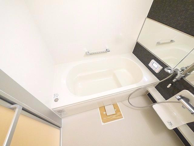 バス・シャワールーム　落ち着いた空間のお風呂です