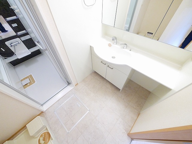 洗面設備　スペースが確保できる洗面所です