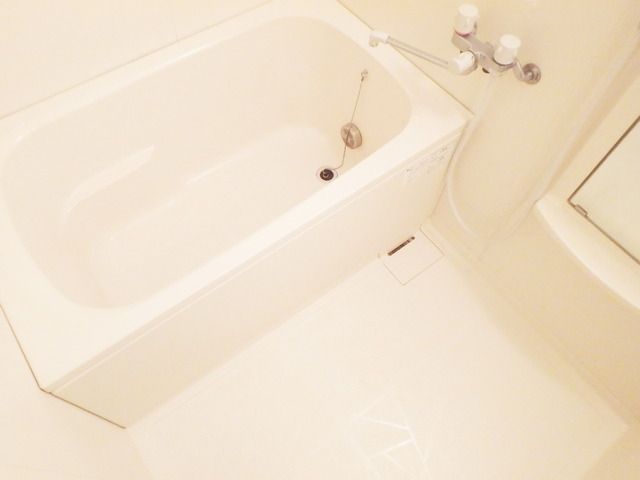 バス・シャワールーム　同物件別部屋写真