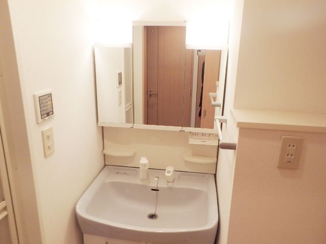 洗面設備　同物件別部屋写真