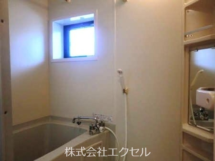 バス・シャワールーム　浴室乾燥機付きの浴室です。