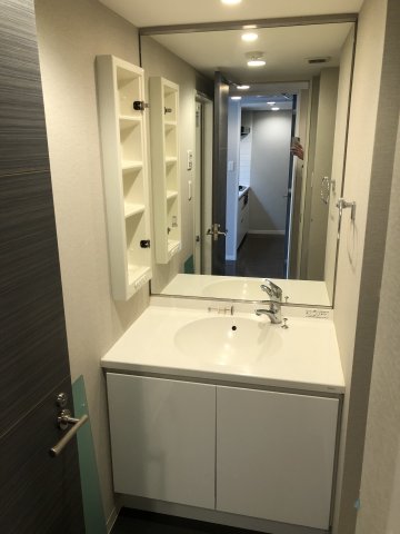 洗面設備　独立洗面化粧台付き