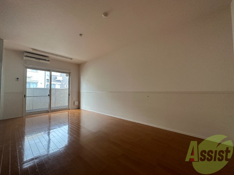 居室・リビング　陽当たりが良く、広々として過ごしやすそうです。