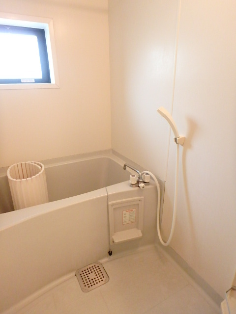 バス・シャワールーム　風呂蓋は設備ではありません