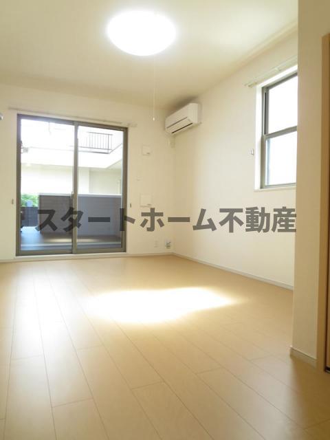 居室・リビング　こちらのリビングで趣味の時間をお楽しみください