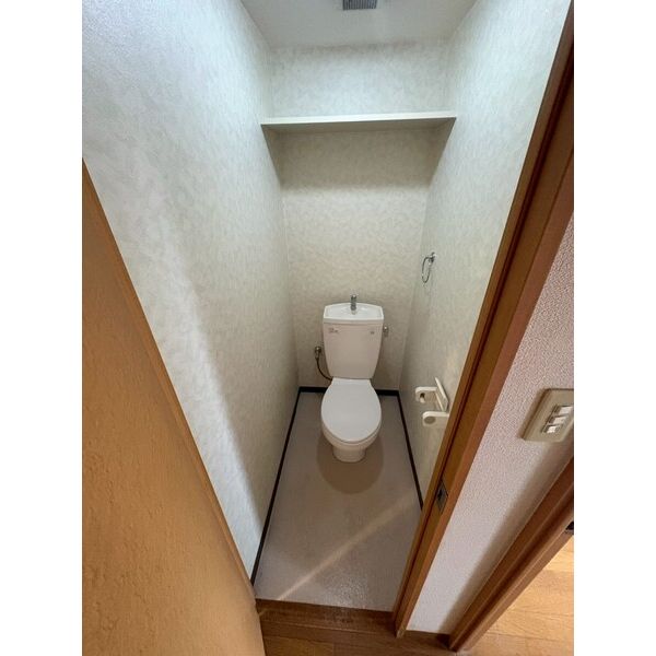 トイレ　※別室の参考写真の為、現況優先です。