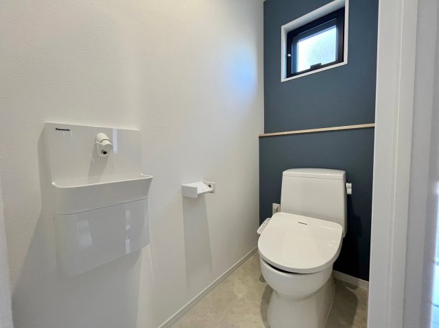 トイレ　※退去前の為、101号室の写真を掲載しております