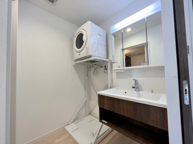 洗面設備　※退去前の為、101号室の写真を掲載しております