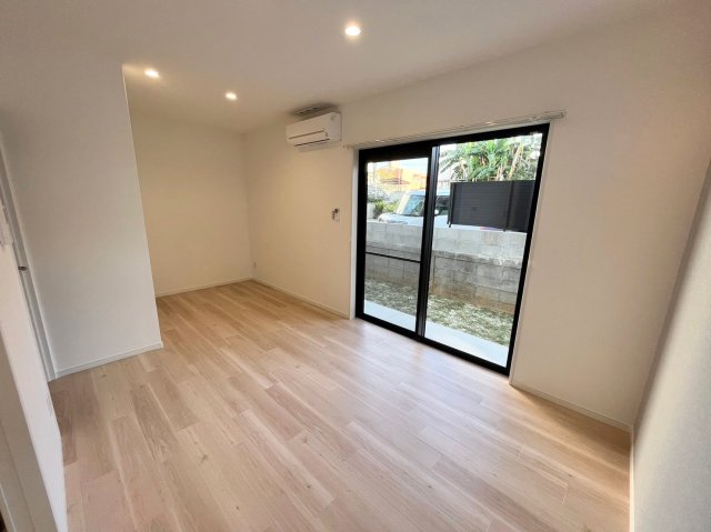 居室・リビング　※退去前の為、101号室の写真を掲載しております