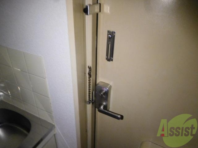 セキュリティ　チェーン付きで安心ですね。