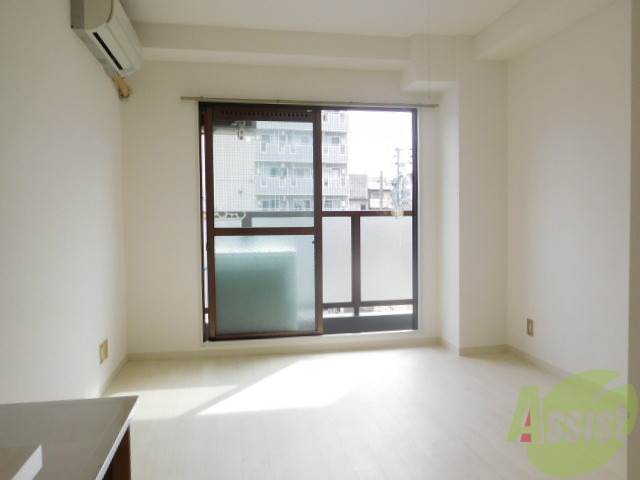 居室・リビング　白ベースのとっても明るいお部屋です。