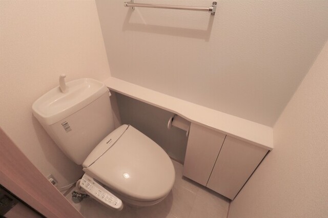 トイレ　温水洗浄暖房便座