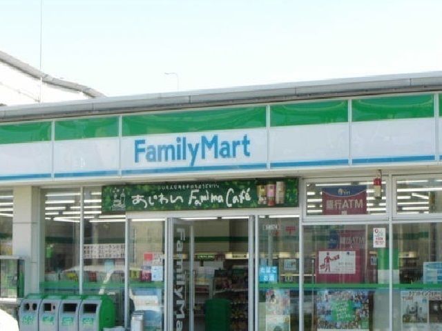 コンビニ　ファミリーマート（コンビニ）まで650m