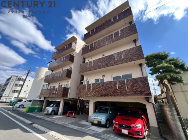 建物外観　敷地内に駐車場があります！