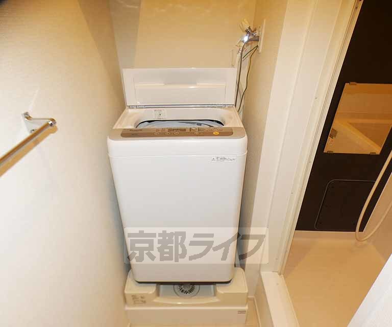 その他設備　大きな洗濯機も置けます