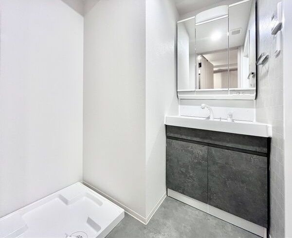 洗面設備　3面鏡です