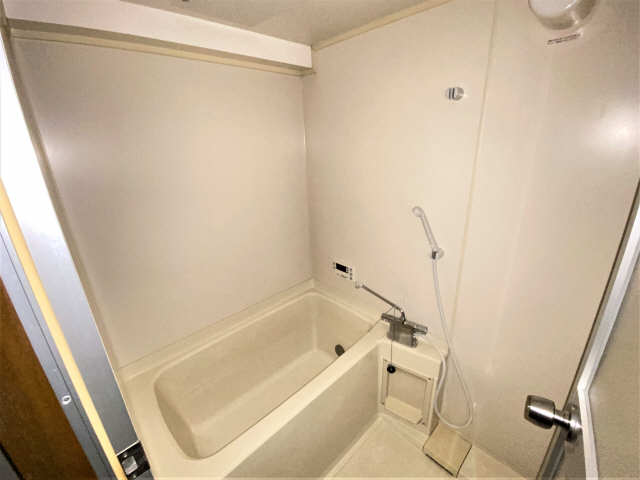 バス・シャワールーム　追い焚き機能付き浴室