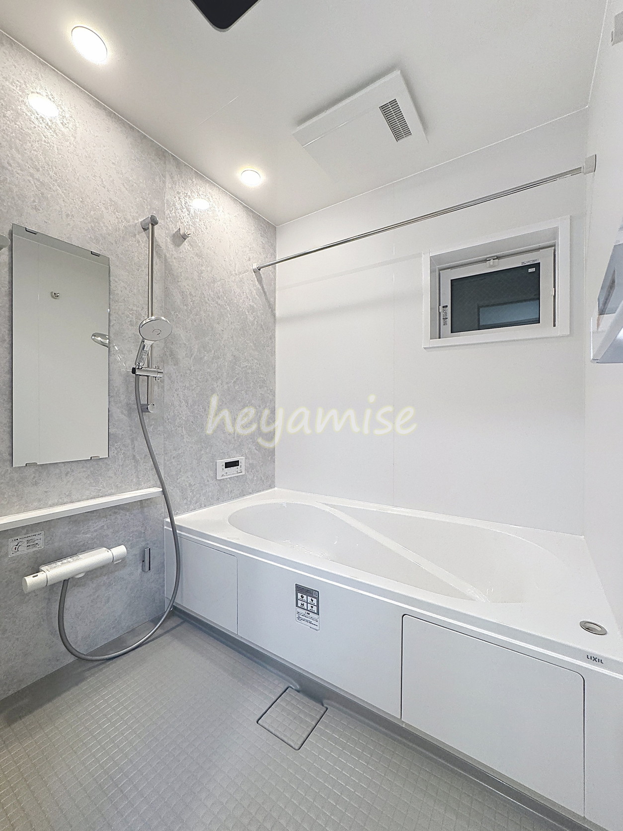 バス・シャワールーム　※写真は101号室のものです