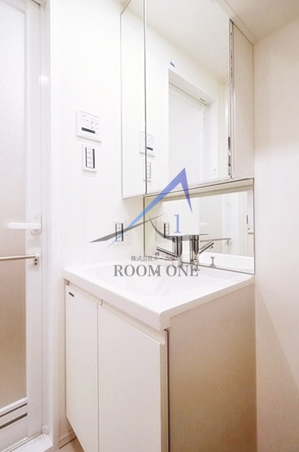 洗面設備　独立洗面台です。