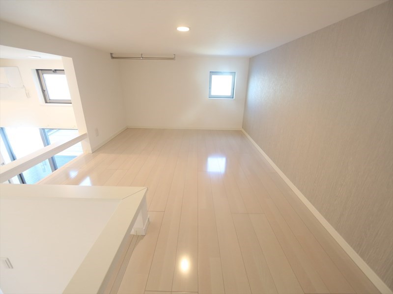 その他部屋・スペース　上階ロフト6.5帖（収納としてもお部屋としても使えます）