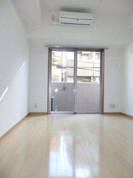 居室・リビング　☆明るい洋室☆