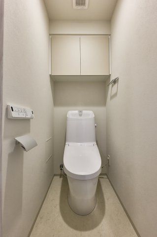 トイレ　落ち着いた色調のトイレです
