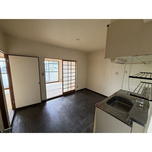 居室・リビング　リビング　※別号室参考写真