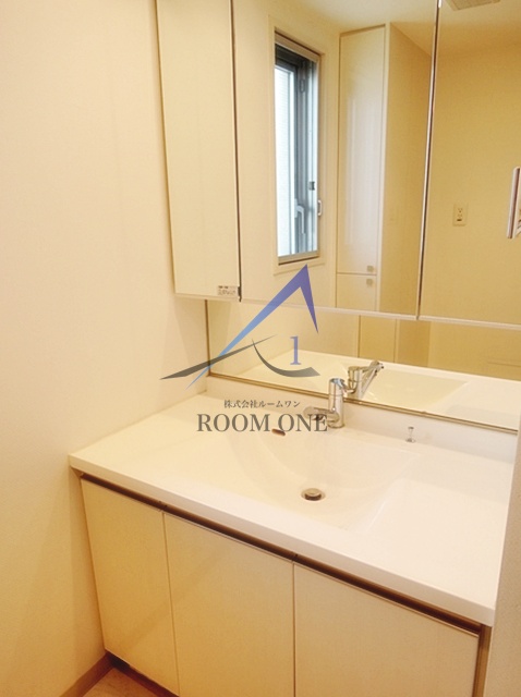 洗面設備　独立洗面台です。