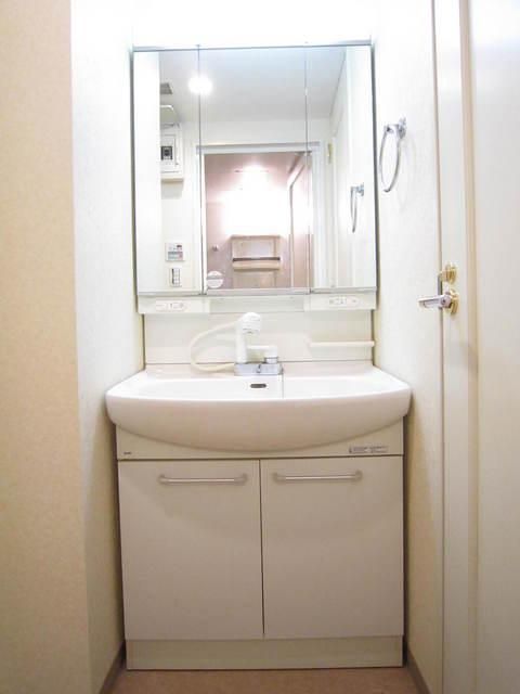 洗面設備　※リノベーション前の写真です