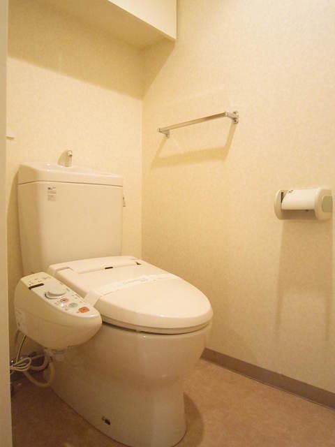 トイレ　※リノベーション前の写真です