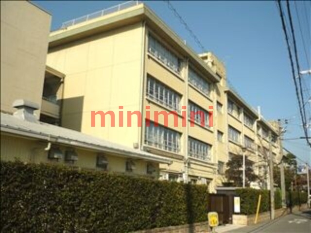 中学校　茨木市立養精中学校（中学校）まで868m